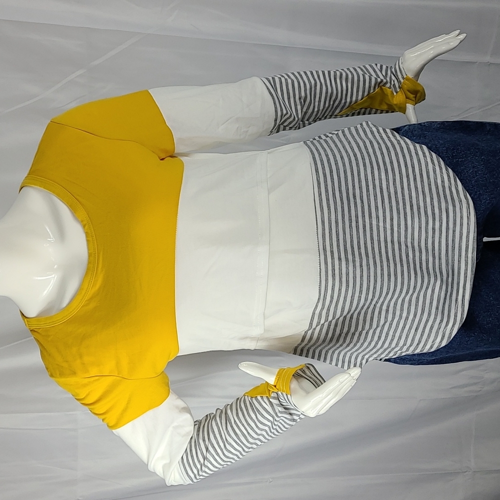 Women's Shirt with Thumb Holes
